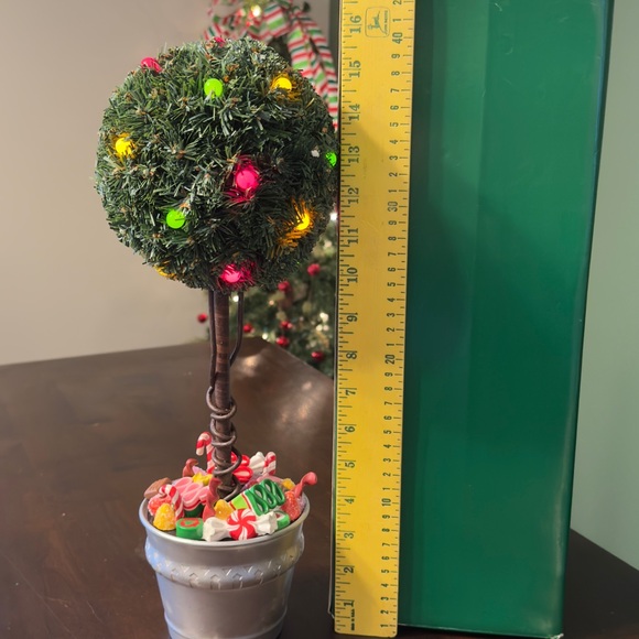 Hallmark Keepsake Lighted Sugar Plum Tabletop Topiary 2002 - Retired - Picture 9 of 12